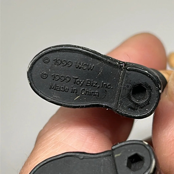 WCW WWE ECW Unleashed Mike Awesome Wrestling Action Figure made by toy - Picture 3 of 3